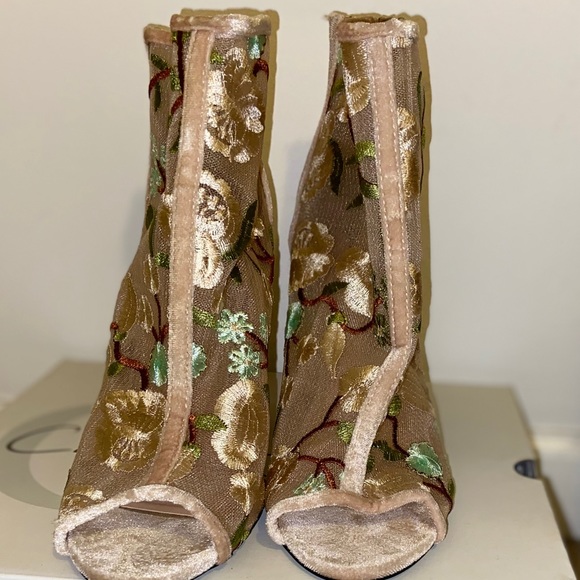 Sexy Fun Stylish Booties - Picture 2 of 4